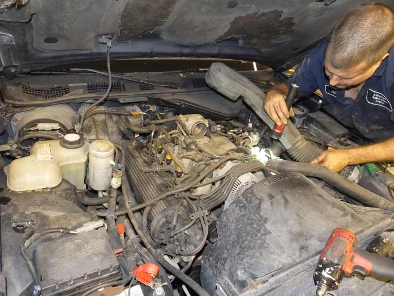 cleaning a MAFS sensor & computer diagnostic on a lincoln car