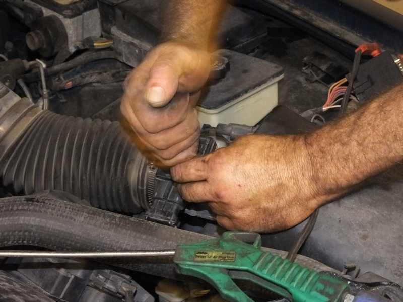 cleaning a MAFS sensor & computer diagnostic on a lincoln car