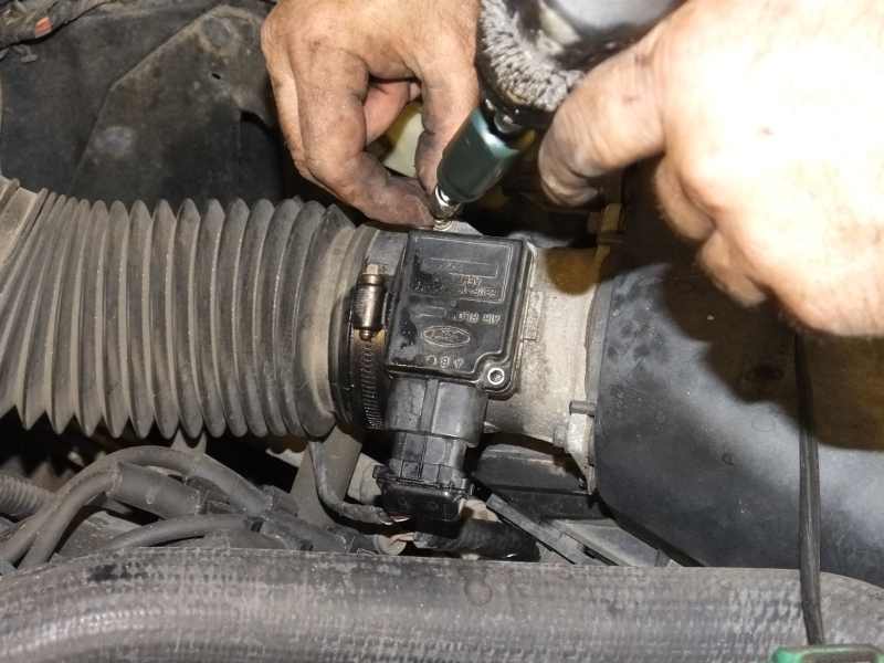 cleaning a MAFS sensor & computer diagnostic on a lincoln car