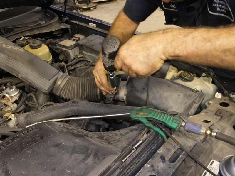 cleaning a MAFS sensor & computer diagnostic on a lincoln car