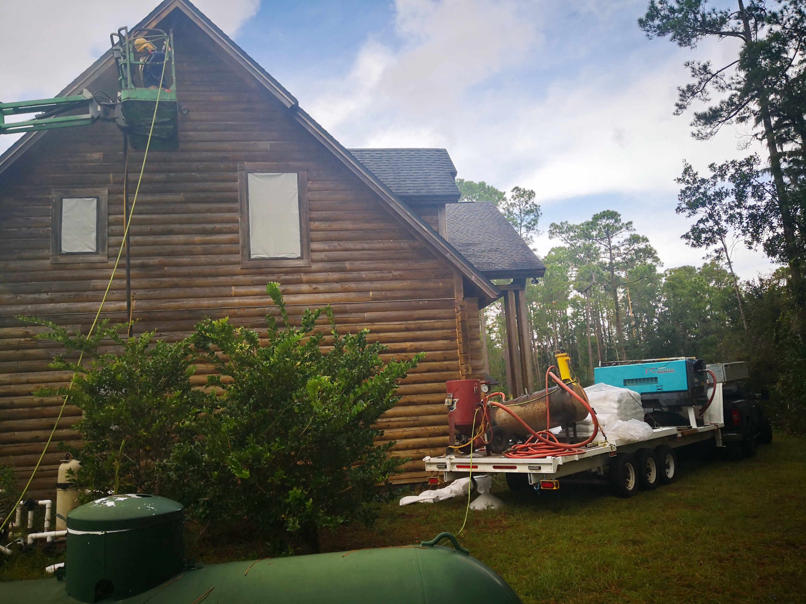 Log_cabin_house_sandblasting_stain_removal_restoration_01-scaled.jpg
