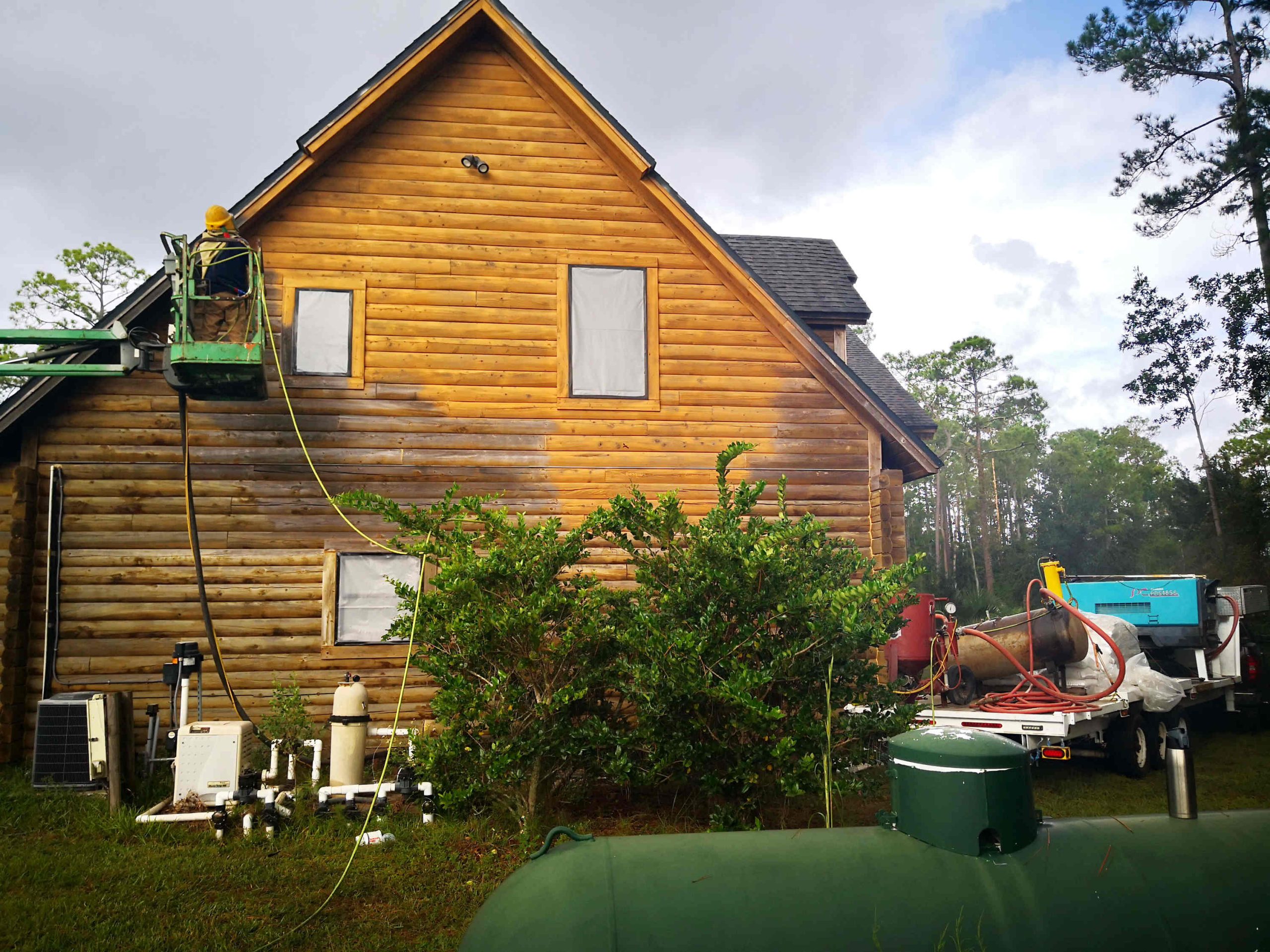 Log_cabin_house_sandblasting_stain_removal_restoration_03-scaled.jpg